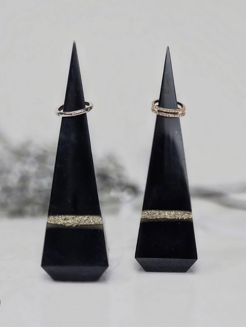 Black Onyx Pyramid Ring Holder